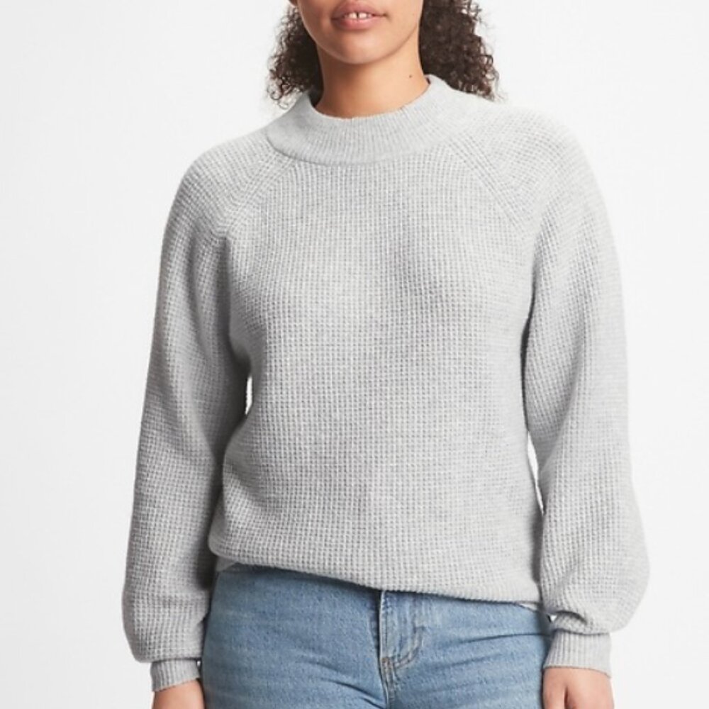GAP Waffle-Knit Mockneck Sweater in Light Heather Gray (size S)